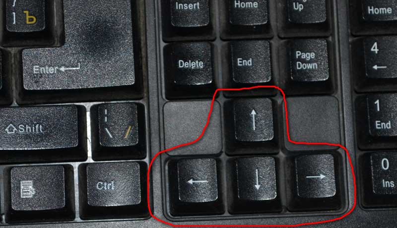 четыре клавиши со стрелками на клавиатуре, смотрящие в разные стороны